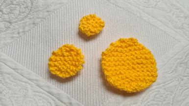 Knitted Spots or Knitted Circles!