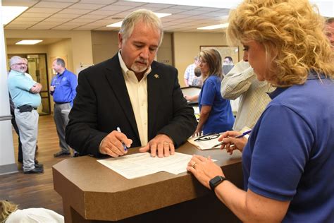 6 men qualify to run for Rapides Parish sheriff on first day