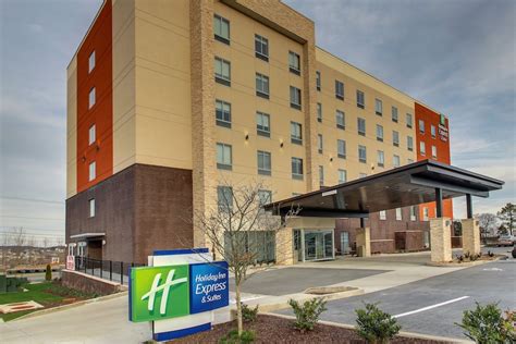 Holiday Inn Express & Suites Nashville Metrocenter Downtown, an IHG ...