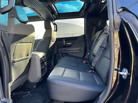 GMC Hummer EV SUV: A Kitschy-Cool EV with Functional Space, Utilitarian ...