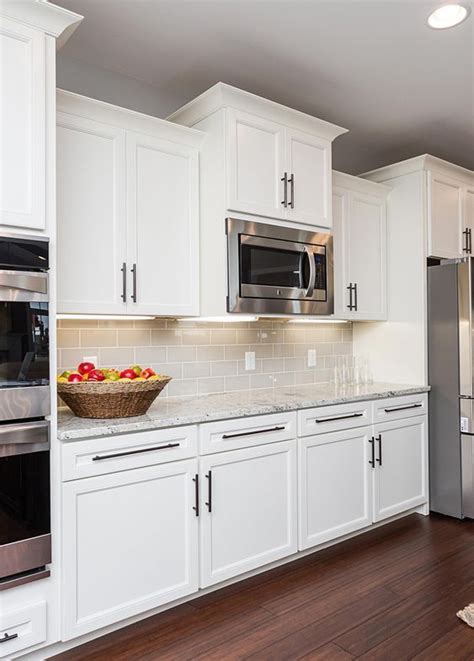 White Kitchen Cabinets Than What Color Appliances