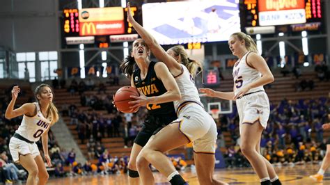 Iowa women's basketball: Strong first quarter sends Hawkeyes past UNI