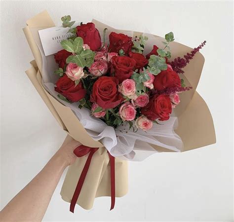 aesthetic bouquet flowers red ... | Fiori