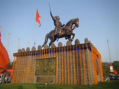 Brown Oxidized Chhatrapati Shivaji Maharaj Statue, For Exterior Decor ...