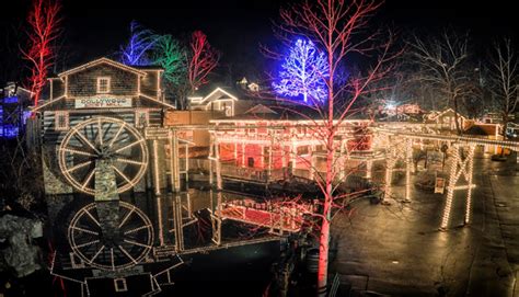 Top 5 Things To Do at Dollywood During Christmas - Pigeon Forge, TN