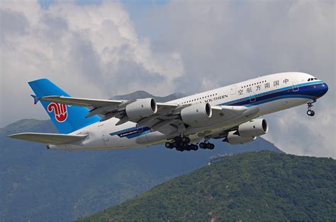 File:China Southern Airlines A380 Kustov-1.jpg - Wikimedia Commons