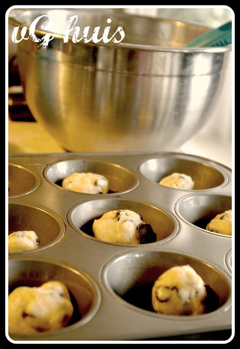 the vG Huis: muffin tin cookies ~ Ina Garten chocolate chip cookie recipe