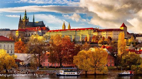 Prague Castle at fall wallpaper - backiee