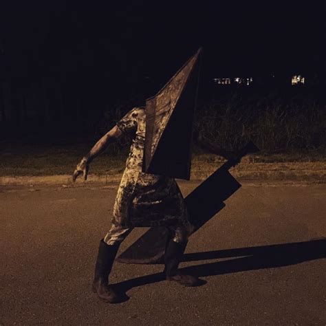 Silent Hill 2 Pyramid Head I used for Halloween a few years back. : r ...