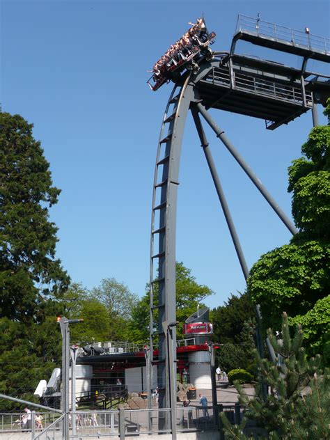 File:AltonTowers-Oblivion.JPG - Wikipedia