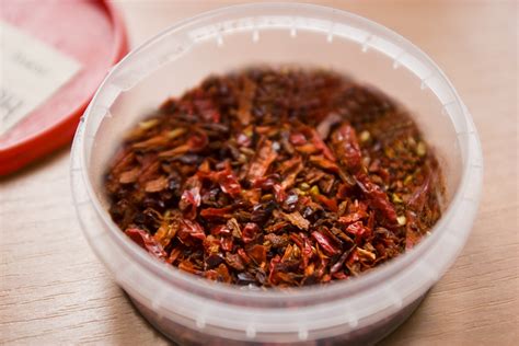 How to Make Homemade Crushed Red Pepper Flakes: 15 Steps