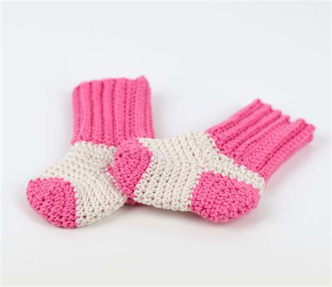 FREE PATTERN: Tiny Socks For Tiny Feet – Croby Patterns