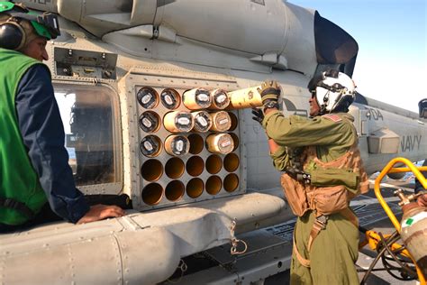 MH-60R/S Sea Hawk | Military.com