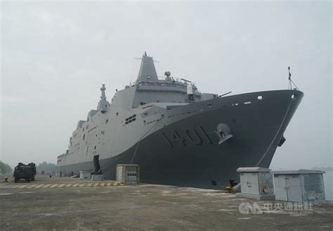 Navy showcases locally made landing platform dock in Kaohsiung - Focus ...