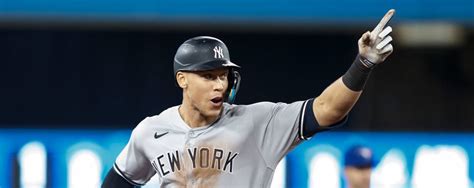 Aaron Judge Blasts Historic Home Run No. 61