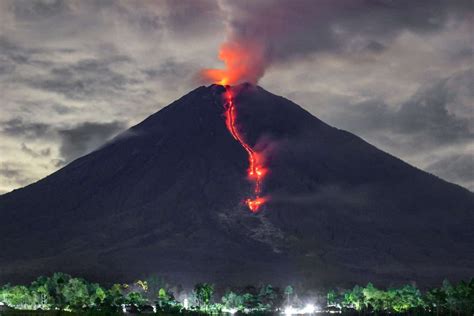 Biggest volcanic eruptions in the last 10 years as Iceland town faces ...