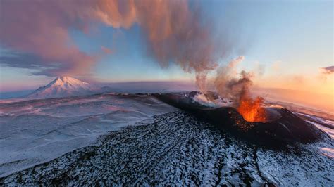 Flat Tolbachik volcano in Kamchatka wallpapers and images - wallpapers ...