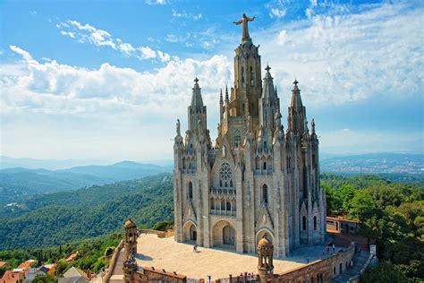 22 Places You Have To See When You Visit Barcelona, Spain... - Hand ...