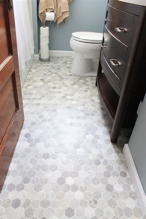 How To Lay Sheet Vinyl Flooring In A Bathroom | Floor Roma