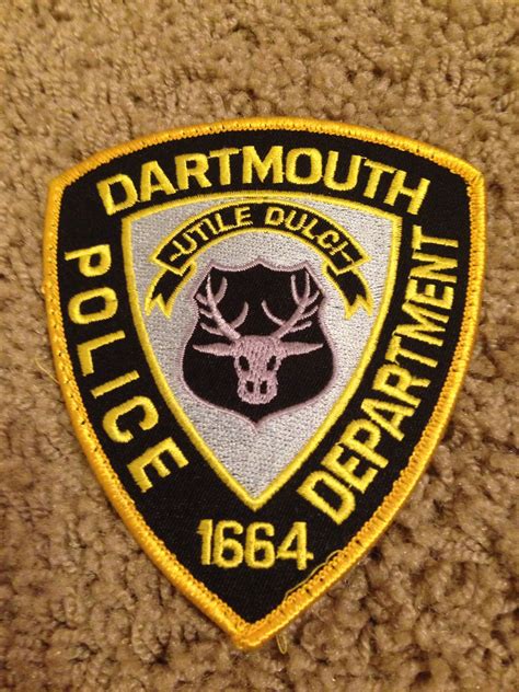 the badge for dartmouth police department is shown in black and yellow ...