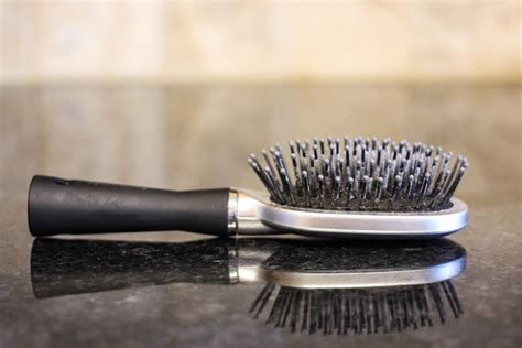 How to Clean Hairbrushes in Vinegar | Livestrong.com | Clean hairbrush ...