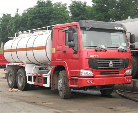 25000kg Road Tanker Truck For Oil Delivery HOWO 6x4 371 HP ZZ1257N4347