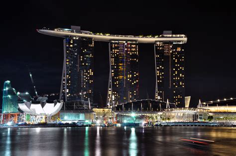 File:Marina bay sands night skypark 2010.JPG - Wikimedia Commons