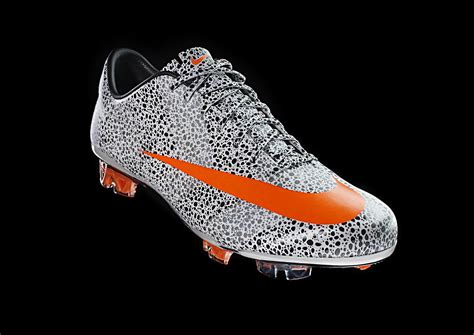 BREAKING: Cristiano Ronaldo Shows Off BRAND-NEW Leopard Print Nike ...