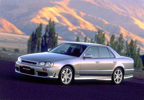 Nissan Skyline 25GT-X Turbo Sedan (R34) photos