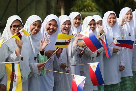 Bruneians welcome Duterte | Photos | GMA News Online