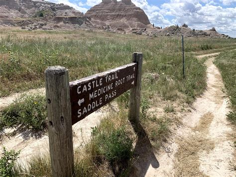 6 Best Hikes in Badlands National Park - MY Travel BF