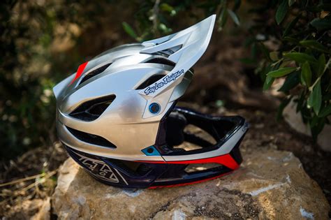 The Best MTB Riding Gear of 2018 - Shreddy Awards - Mountain Bike ...