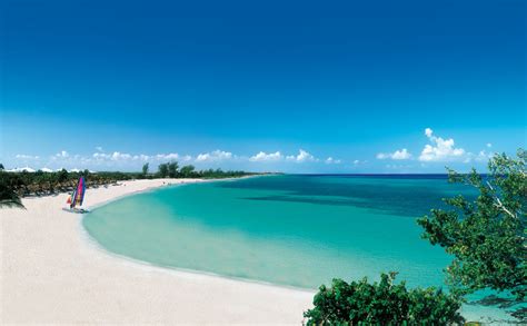 Luxury Cars and Treatments: Cuba,breathtaking beaches