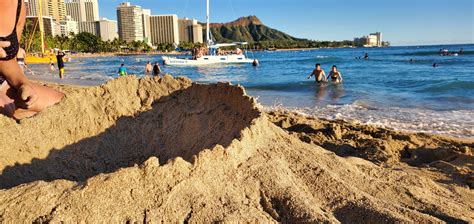 Diamond Head Volcano Crater Behind a Sand Diamond Head Volcano Mold : r ...