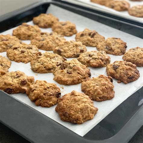 recipe | oatmeal, raisin & walnut cookies – thecattylife