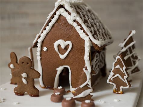 Gingerbread house | Recipe with Video | Kitchen Stories