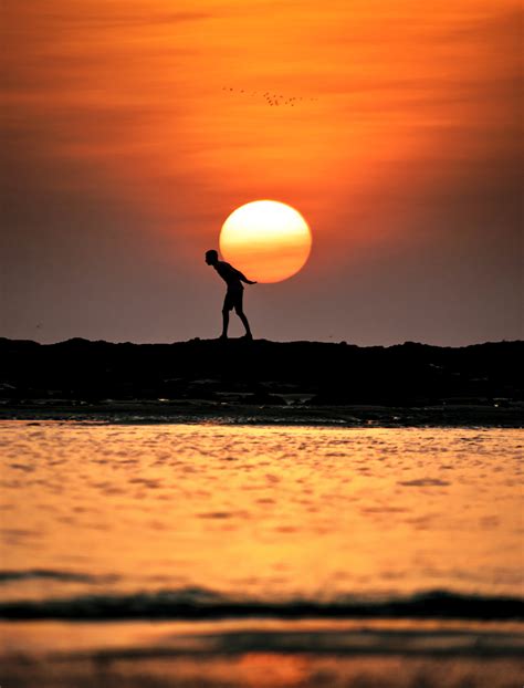 Indian Photographer Creates Spectacular Silhouette-Sunset Illusions on ...