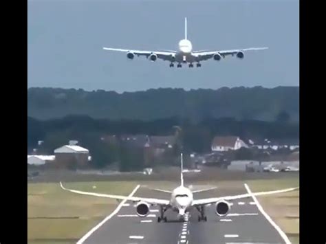 Video viral | Video of planes landing and taking off simultaneously on ...