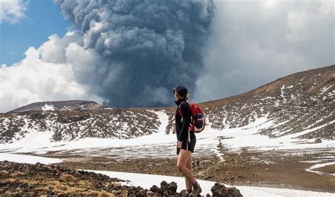 VIDEO: Mt Tongariro eruption captured on film - Australian Geographic