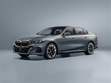 Die neue BMW 5er Limousine und der neue BMW i5 – exklusiv aus China für ...