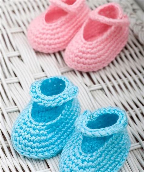 15 Super Easy Crochet Baby Booties | DIY to Make