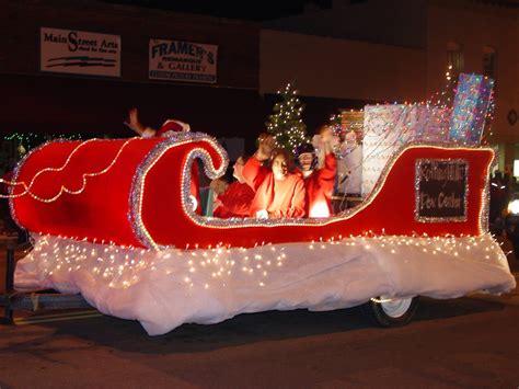 Grinch Parade Float Ideas : Christmas Grinch Parade Whoville ...