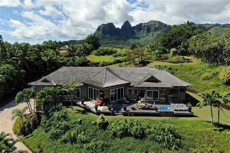 Carlos Santana Buys Hawaiian 'Heavenly Hideaway' for $2.7 Million