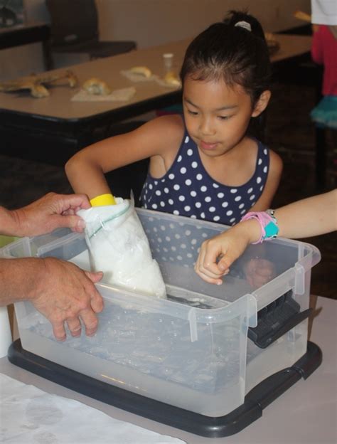 Kids have a whale of a time at Mountlake Terrace Library | MLTnews.com