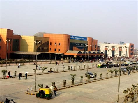 Delhi Street Travel Blogs: Anand Vihar Railway Terminal (Station)