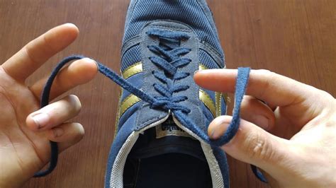 How To Tie Your Shoes Insanely Fast! - YouTube