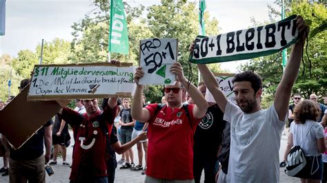 Fans von Hannover 96 beschließen Stimmungsboykott bei Heimspielen | Fußball