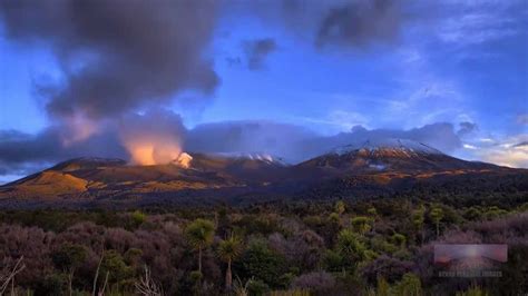 Mount Tongariro Eruption - YouTube