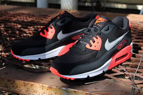 Nike Air Max 90 Essential "Black Infrared" ~ Freshly Laced