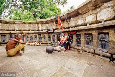 RUTHWIZ: 64 YOGINI TEMPLE HIRAPUR